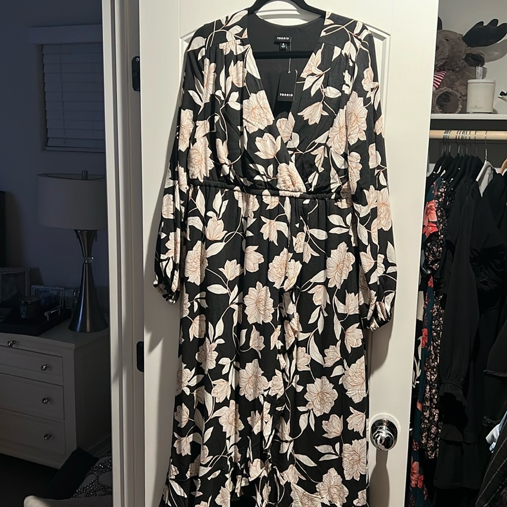 NWT- Torrid floral dress size 0 (12)